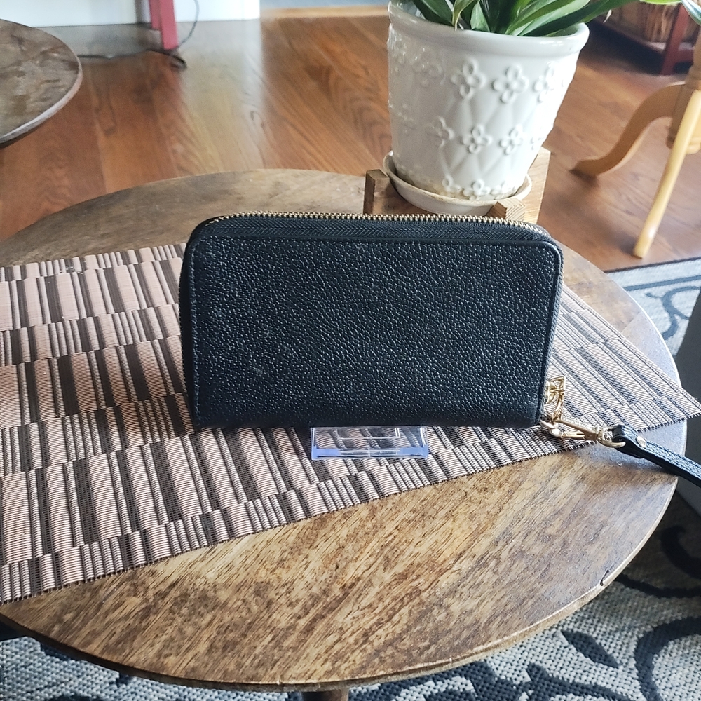 Michael Kors Black Wristlet Wallet - Picture 2 of 8